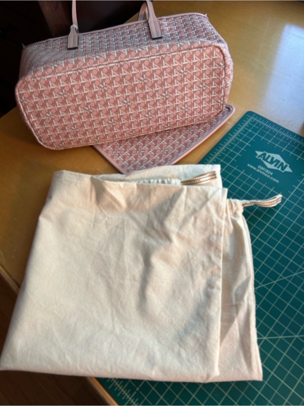 Tory Burch Ever-Ready Small Tote - Picture 8 of 12